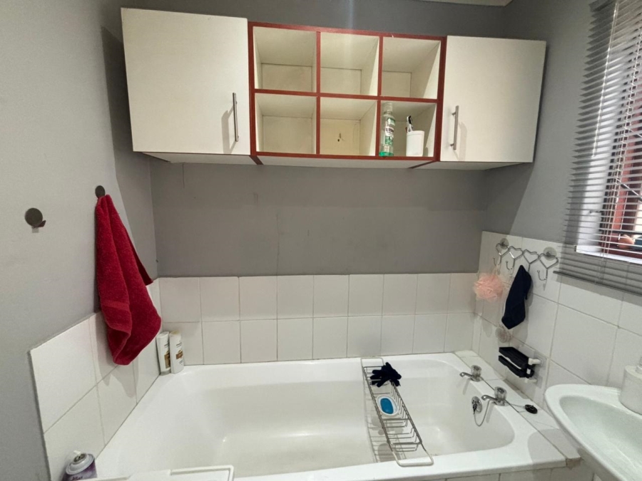 To Let 3 Bedroom Property for Rent in Rondevlei Park Western Cape